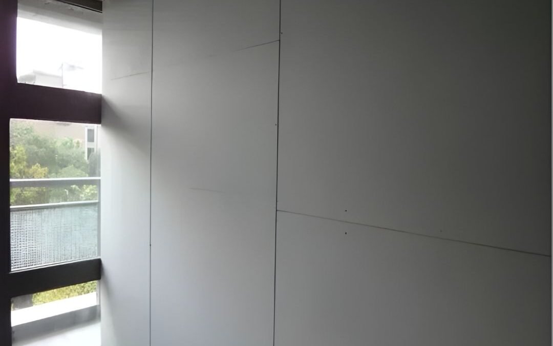 لماذا يعتبر الأسمنت بورد الخيار الأمثل للمستودعات أسمنت بورد في الرياض